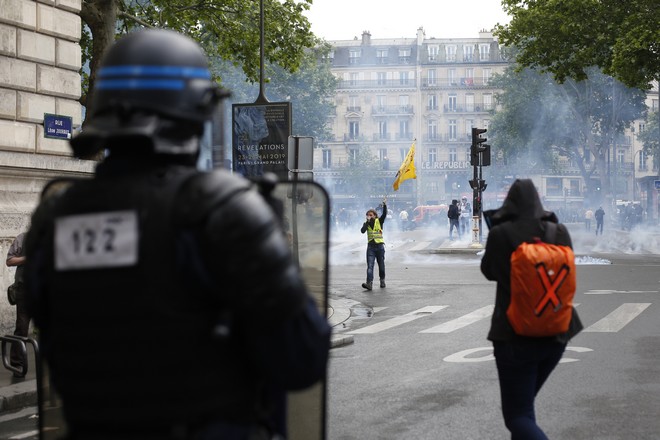 Γαλλία: Συνεχίζονται με μειωμένη συμμετοχή οι κινητοποιήσεις των Κίτρινων Γιλέκων