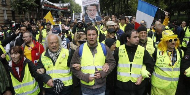 Κίτρινα γιλέκα: Μειωμένος ο αριθμός των διαδηλωτών – Συγκρούσεις σε Λιόν και Νάντη