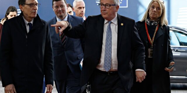 Γιούνκερ από Ρουμανία: “Είμαι Κύπριος στο θέμα της ΑΟΖ” – Τσίπρας: “Ενιαία θέση στις παραβιάσεις”