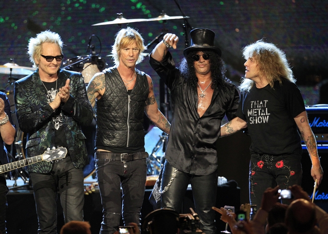 Οι Guns N’ Roses μηνύουν μπυραρία