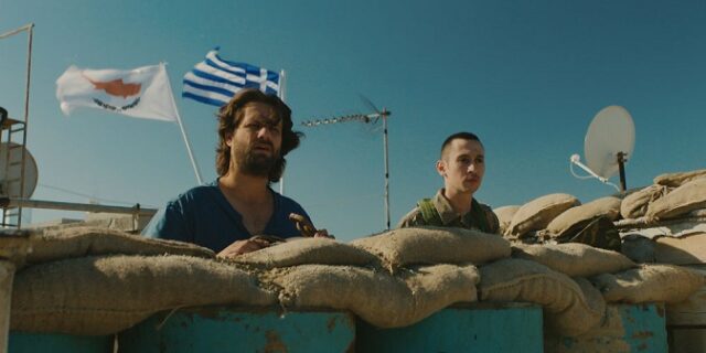 “Αναζητώντας τον Χέντριξ”: Ο Μάριος Πιπερίδης εξηγεί πώς προσεγγίζεις την πολυπλοκότητα του Κυπριακού μέσα από την κωμωδία