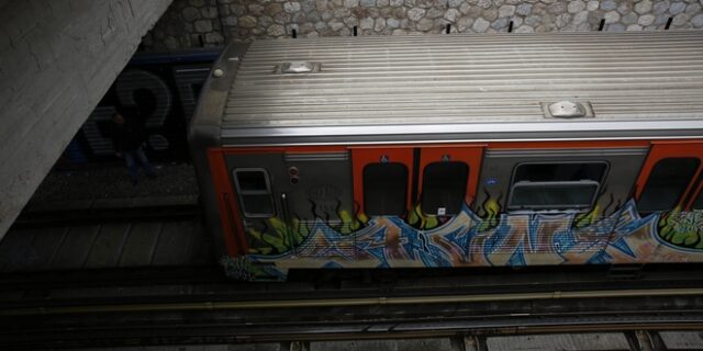 ΣΤΑΣΥ: Φταίνε οι βανδαλισμοί συρμών για τις καθυστερήσεις και τα φαινόμενα συνωστισμού