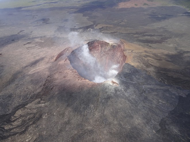 Έπεσε μέσα σε ένα από τα πιο ενεργά ηφαίστεια του πλανήτη – Και επέζησε
