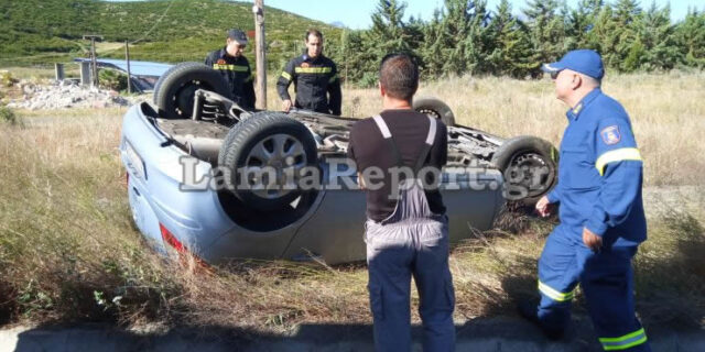 Σοκαριστικό τροχαίο-Λαμία: Ανατράπηκε το αμάξι και εκείνη δεν έπαθε ούτε γρατζουνιά