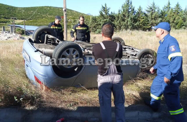 Σοκαριστικό τροχαίο-Λαμία: Ανατράπηκε το αμάξι και εκείνη δεν έπαθε ούτε γρατζουνιά