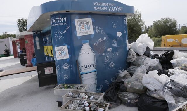 Ρεκόρ Γκίνες για ανακύκλωση πλαστικών μπουκαλιών στα Ιωάννινα