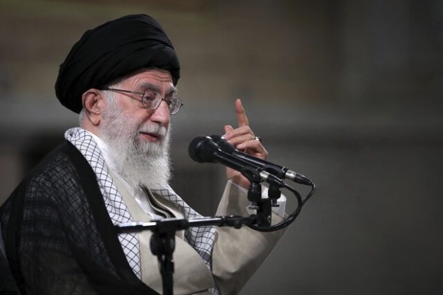 Χαμενεΐ: Το Ιράν δεν θα διαπραγματευτεί με τις ΗΠΑ