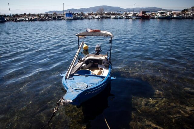 Δροσίζει λίγο σήμερα – Μελτέμια και τοπικές βροχές από Δευτέρα