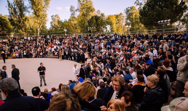 ΛΥΣΗ ΤΩΡΑ: Πλήθος κόσμου στις συγκεντρώσεις του Βασίλη Καθαροσπόρη