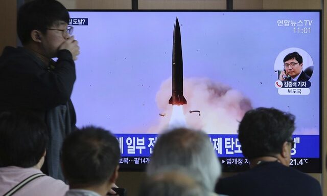 Βόρεια Κορέα: Εκτόξευσε δύο πυραύλους “αγνώστου τύπου”