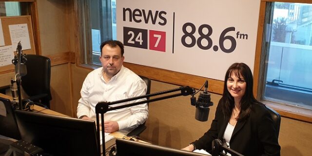 Ραδιόφωνο News 24/7 στους 88,6: Η Έλενα Κουντουρά ζωντανά στην εκπομπή “Σκληρό Ροκ” με τον Σεραφείμ Κοτρώτσο