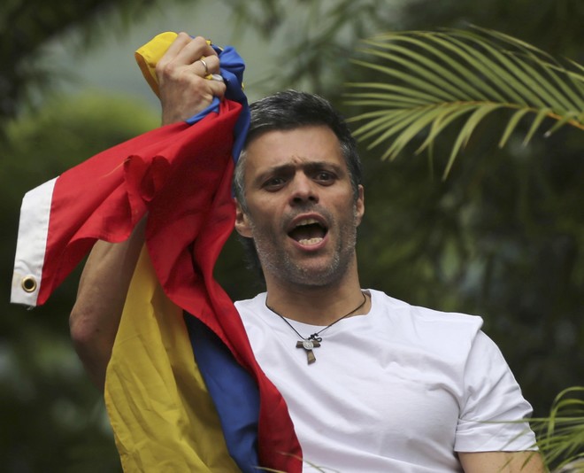 Βενεζουέλα: Τη σύλληψη του Λεοπόλδο Λόπες ζητά το Ανώτατο Δικαστήριο