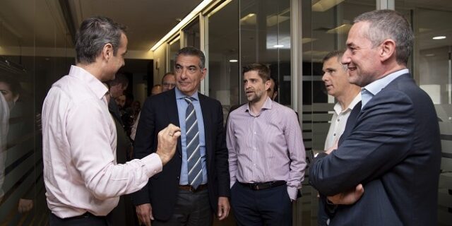 Ο Κυριάκος Μητσοτάκης στα γραφεία της 24MEDIA