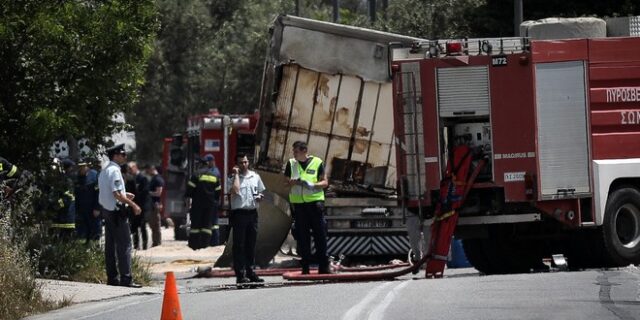 Τροχαίο δυστύχημα στο Μαρκόπουλο: Δύο νεκροί από τη σύγκρουση βυτιοφόρου με φορτηγό