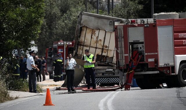 Τροχαίο δυστύχημα στο Μαρκόπουλο: Δύο νεκροί από τη σύγκρουση βυτιοφόρου με φορτηγό
