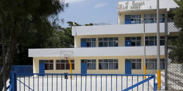 Κρήτη: Μαθητής μπήκε σε αίθουσα σχολείου, κλειδώθηκε και πήδηξε από το μπαλκόνι