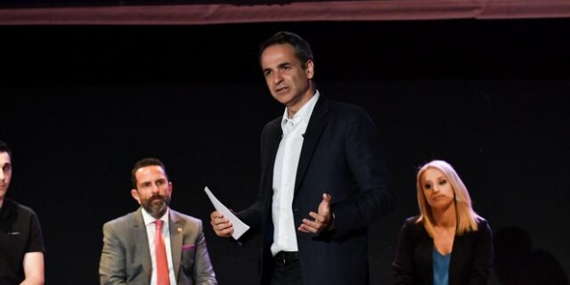 Μητσοτάκης: Οι ιδιωτικοί υπάλληλοι ωφελημένοι από το σχέδιο της ΝΔ. Συμφιλίωση εργοδοσίας-εργαζόμενων 