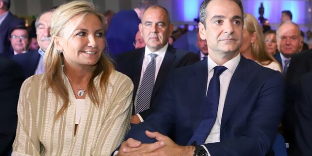 Το μήνυμα του Κυριάκου Μητσοτάκη για τη γιορτή της μητέρας: “Μάνα είναι μόνο μία”