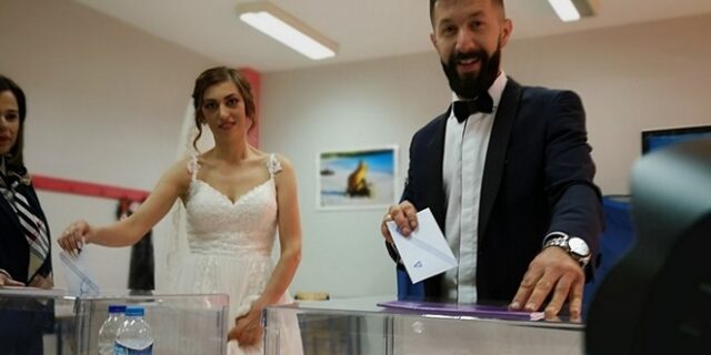 Εκλογές 2019: Από τον γάμο και την βάφτιση στο εκλογικό κέντρο