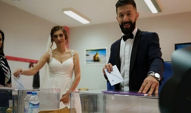 Εκλογές 2019: Από τον γάμο και την βάφτιση στο εκλογικό κέντρο