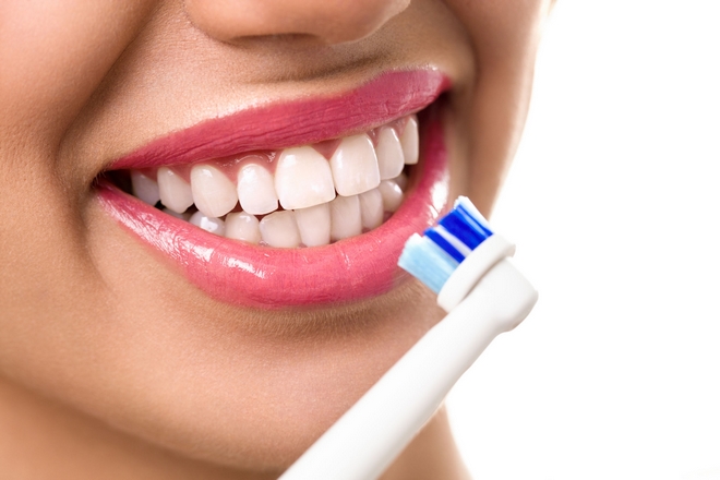 Η ηλεκτρική οδοντόβουρτσα προστατεύει καλύτερα τα δόντια από περιοδοντίτιδα