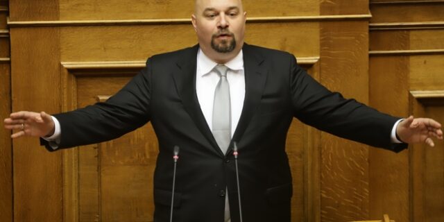 Τρώνε τις σάρκες τους οι ακροδεξιοί: Παναγιώταρος κατά Βελόπουλου