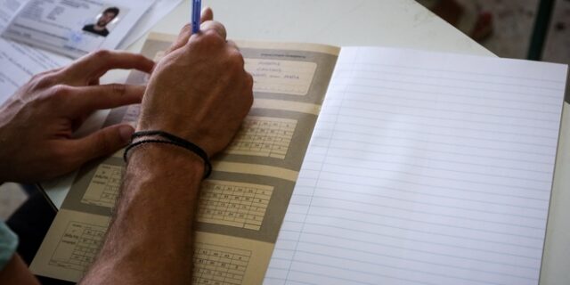 Πανελλήνιες εξετάσεις 2019: Πρεμιέρα με Νεοελληνική Γλώσσα για τους υποψήφιους των γενικών λυκείων