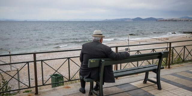 Καιρός: Επανέρχεται η θερμοκρασία σε κανονικά επίπεδα – Τοπικές βροχές