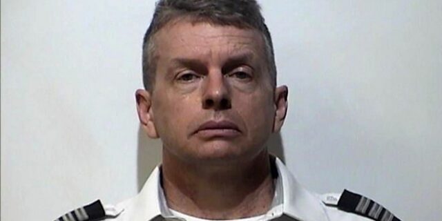 Συνέλαβαν πιλότο της American Airlines μέσα σε αεροπλάνο