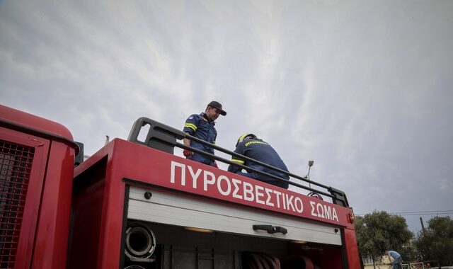 Μάνδρα: Υπό έλεγχο η φωτιά σε χώρο ανακύκλωσης