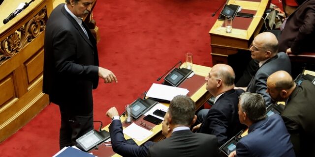 Επεισόδιο Πολάκη-Μητσοτάκη: “Θα τα πούμε αύριο για τον φασισμό – Άντε φύγε από εδώ”