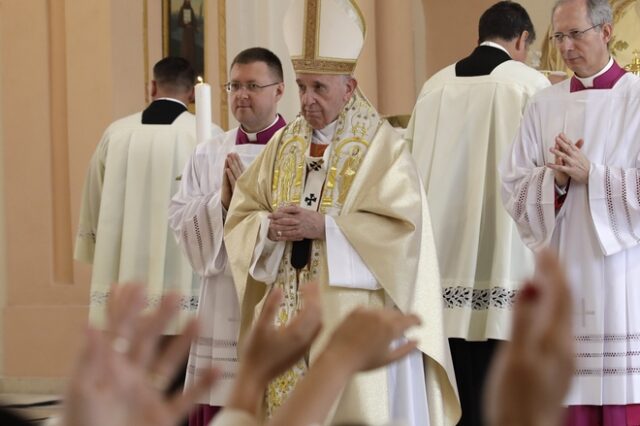 Πάπας Φραγκίσκος προς τη Βουλγαρία: “Ανοίξτε τα σπίτια σας στους μετανάστες”