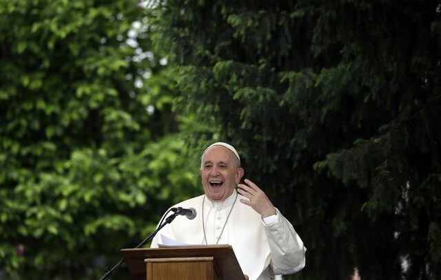Μήνυμα ειρήνης και ενότητας απηύθυνε ο Πάπας Φραγκίσκος από τα Σκόπια