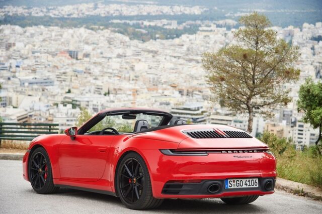 Porsche 911: Οδηγήσαμε το εμβληματικό μοντέλο – Κυκλοφορεί η 7η γενιά