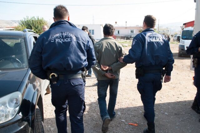 Έφοδος της Αστυνομίας σε καταυλισμό στα Εξαμίλια Κορινθίας για τον εντοπισμό διαρρηκτών