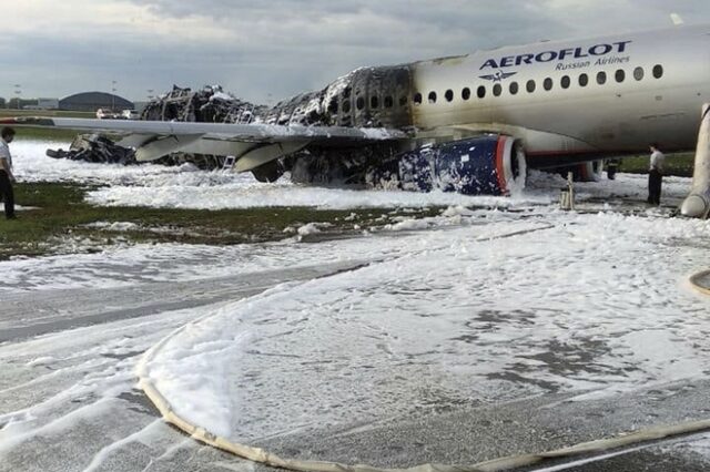 Μόσχα: Μαρτυρίες επιβατών για τη μοιραία πτήση – “Το αεροσκάφος  χτυπήθηκε από κεραυνό”