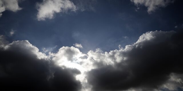 Καιρός Αθήνα: Σχεδόν αίθριος με πρόσκαιρες νεφώσεις