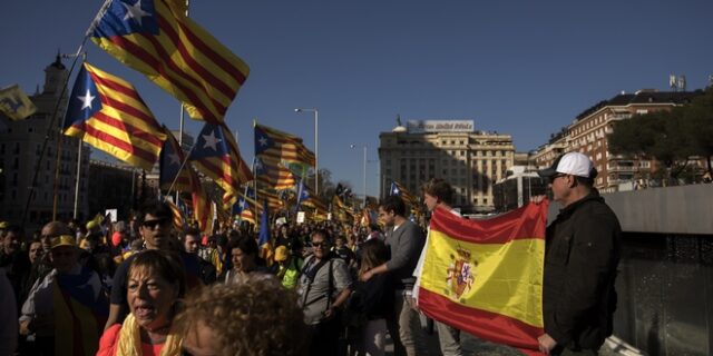 Ισπανία: Πλειονότητα οι Καταλανοί που τάσσονται κατά της ανεξαρτησίας της περιοχής