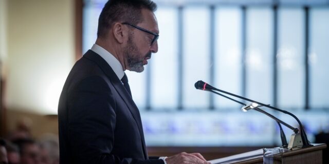 Novartis: 11ωρη κατάθεση Στουρνάρα στον Άρειο Πάγο, αποχώρησε χωρίς δηλώσεις