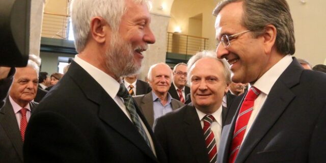 Ο Τατούλης στην έδρα Σαμαρά και ο Σαμαράς στην έδρα του Τατούλη