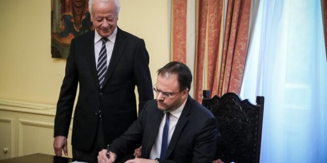 Ορκίστηκε ο Θανάσης Θεοχαρόπουλος ως νέος υπουργός Τουρισμού