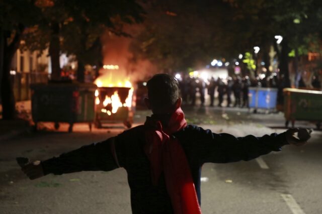 Αλβανία: Νέα βίαια επεισόδια σε αντικυβερνητική διαδήλωση στα Τίρανα