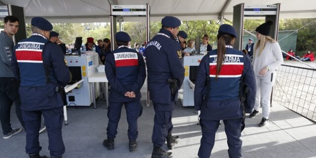 Συνελήφθησαν δύο φερόμενοι “τρομοκράτες” στην είσοδο του κοινοβουλίου