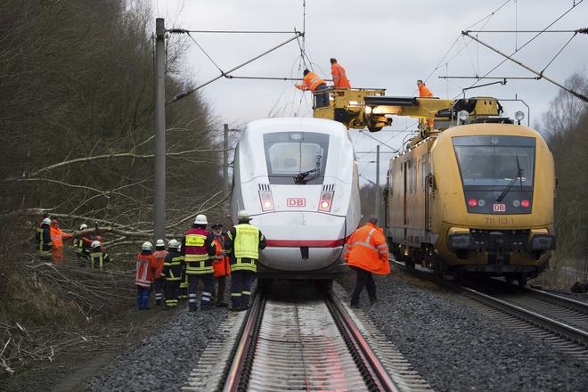 Γερμανία: Σύγκρουση τρένου με φορτηγό – Τουλάχιστον 8 τραυματίες