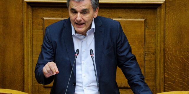 Τσακαλώτος: Διανείμουμε το υπερπλεόνασμα με μόνιμα μέτρα