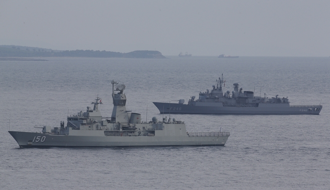 Σκηνικό έντασης στην ΑΟΖ στήνει η Τουρκία: Έστειλε 10 πολεμικά πλοία για τον “Πορθητή”