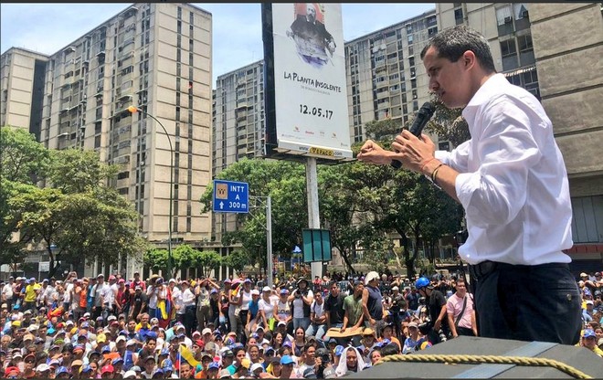 Βενεζουέλα: Ο Γκουαϊδό καλεί τον λαό σε γενική απεργία
