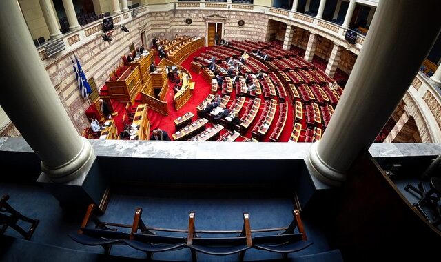 Χρέη προς την εφορία: Από 24 έως 36 δόσεις η ρύθμιση οφειλών των επιχειρήσεων