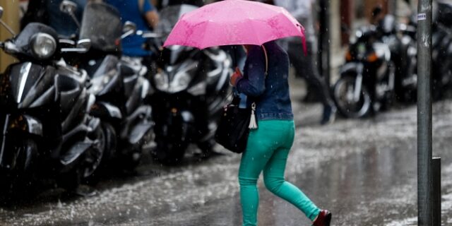 Καιρός: Ισχυρές καταιγίδες στα κεντρικά και βόρεια και πτώση της θερμοκρασίας την Πέμπτη