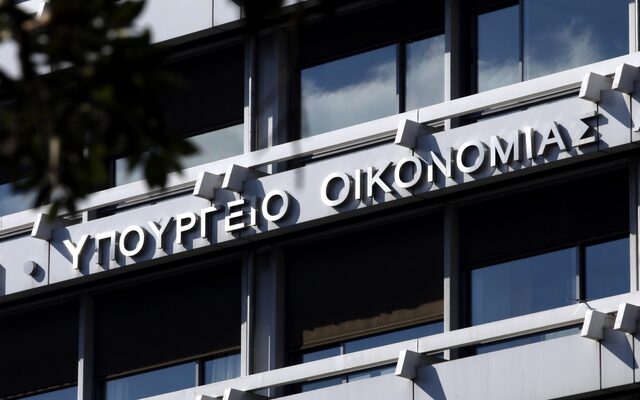 Πακέτο ελαφρύνσεων: Ο “κουμπαράς” για 13η – 14η σύνταξη, μειώσεις ΦΠΑ και αφορολόγητο